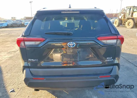 2021 Toyota Rav4 Xle z USA, uszkodzony, nr VIN 2T3R6RFV7MW008966